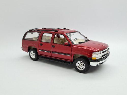 Miniatura Chevrolet Suburban Lt 2000 Metal 1:24 - Welly